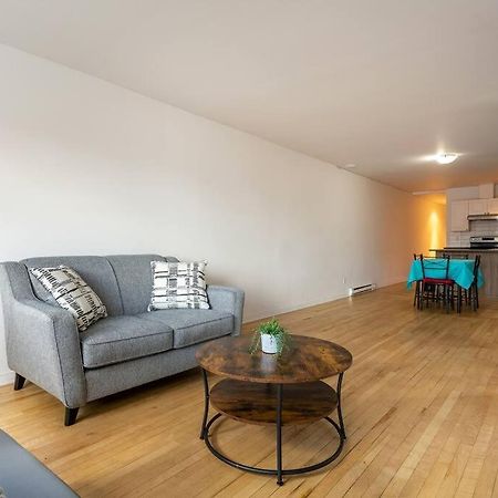 Lovely Rental Unit With Balcony~ Autoroute 40 Montreal Bagian luar foto