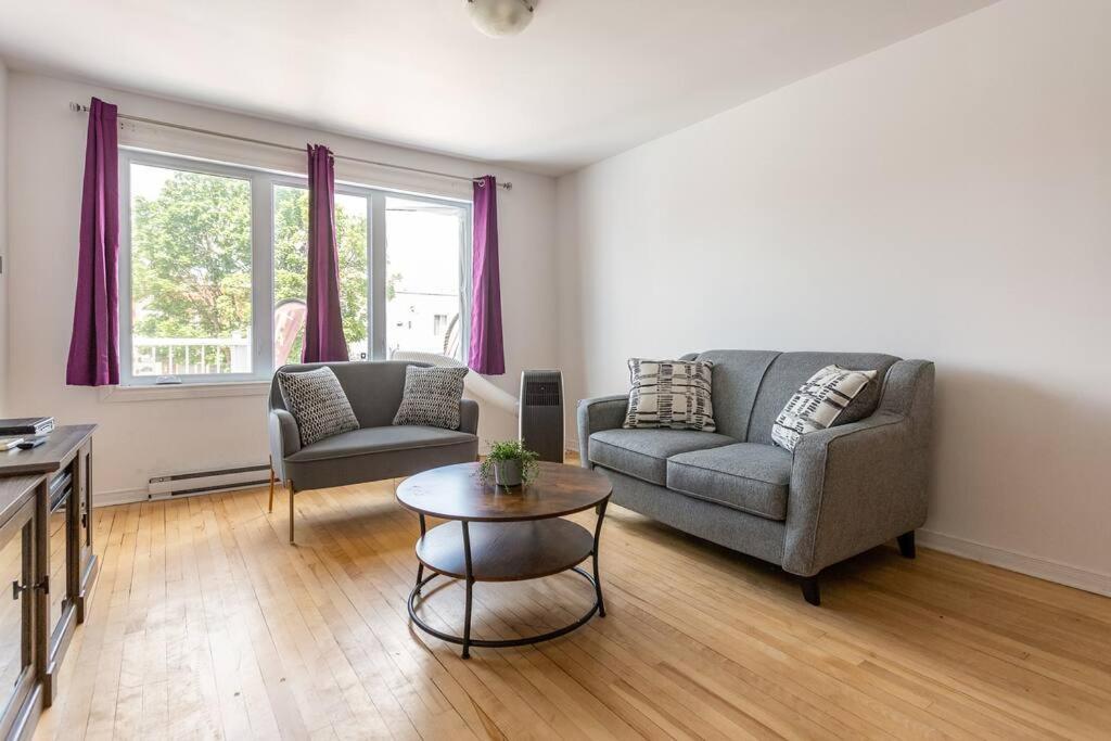 Lovely Rental Unit With Balcony~ Autoroute 40 Montreal Bagian luar foto